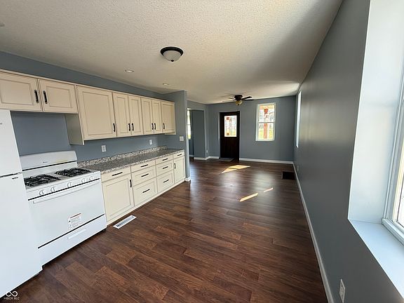 4th image of 504 W Washington St