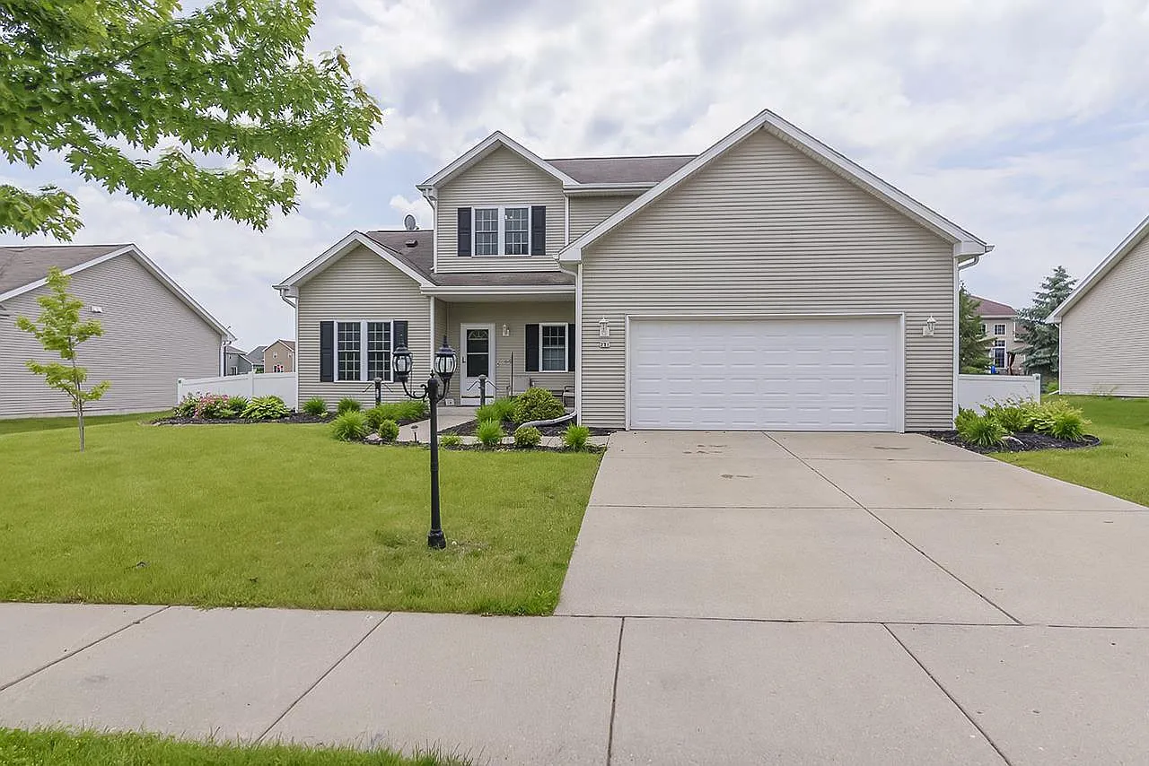 271 Amber Drive photo 1