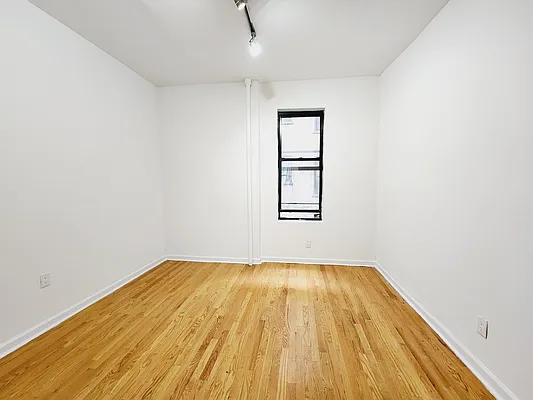 Rented by R New York | media 16