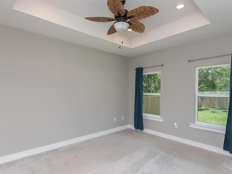 240 Camellia Dr — Photo 8