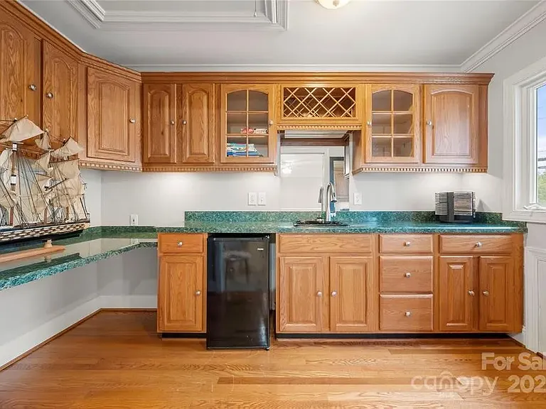 2545 Rea Rd — Photo 36