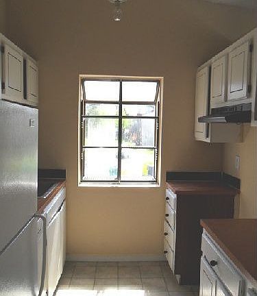 3rd image of 2 5th St NW APT D