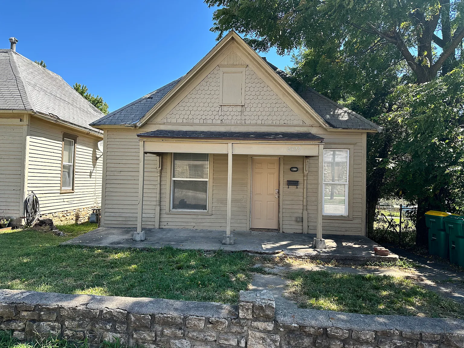 3 bed, 989 sqft, $1,200 — Photo 2