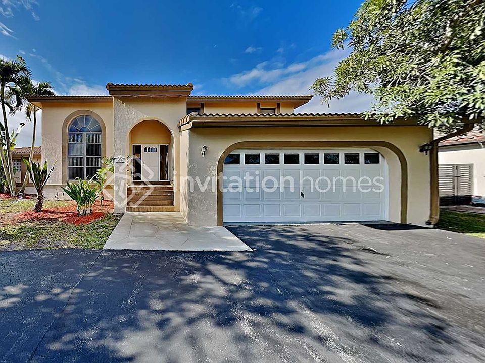 1st image of 15520 Briarwood Mnr