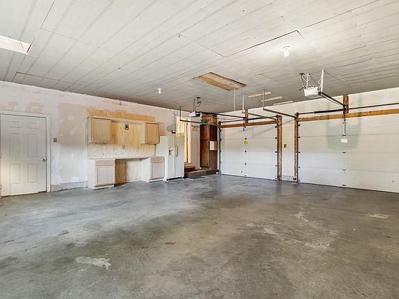 5th image of 816 Phoenix St