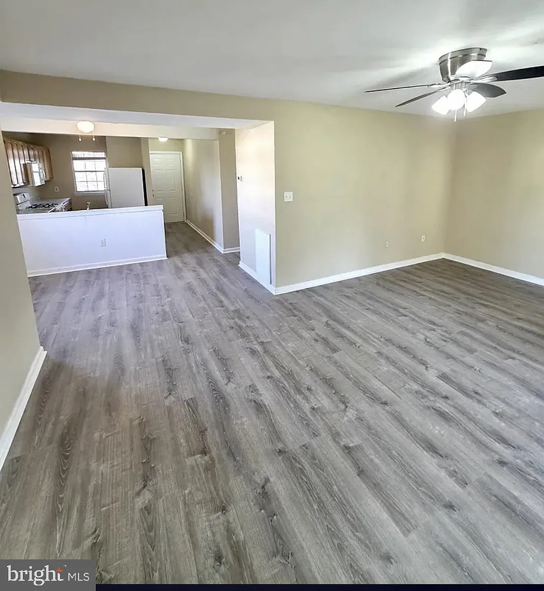 Building Photo - 525 Blackbird Dr