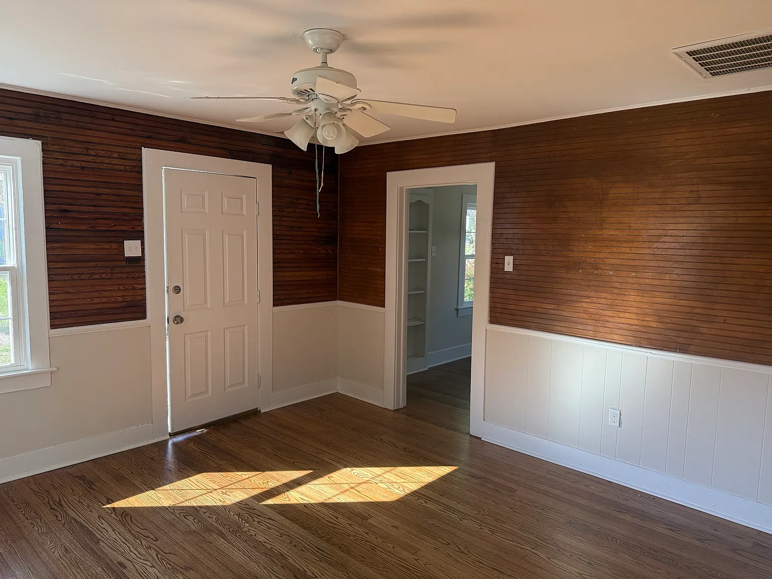 2 bed, 899 sqft, $1,300 — Photo 3