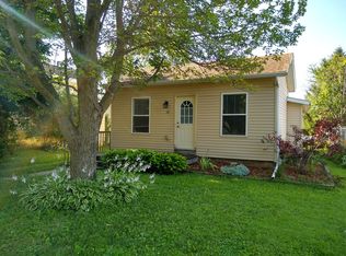 39 Walker St, Evansville, WI 53536
