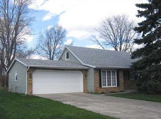 3221 Debeney Dr, Fort Wayne, IN