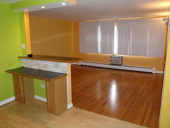 3rd image of 10931 S Lloyd Dr APT 2B