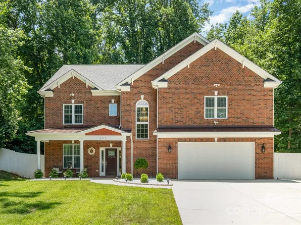 8418 Knollwood Cir, Charlotte, NC 28213