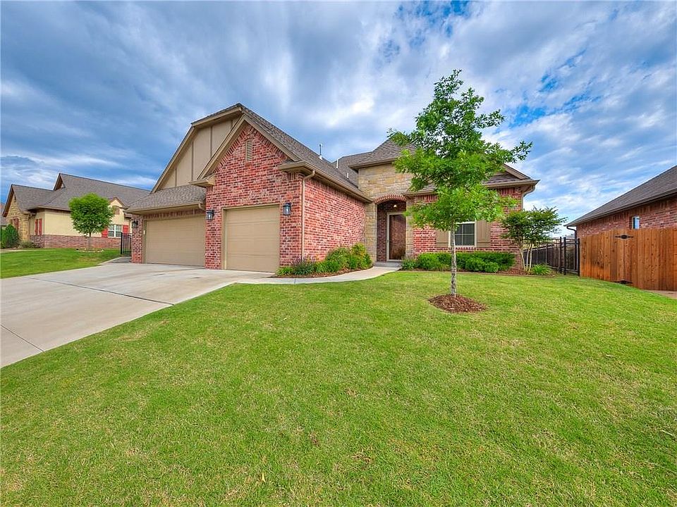 1st image of 2405 Milano Ln