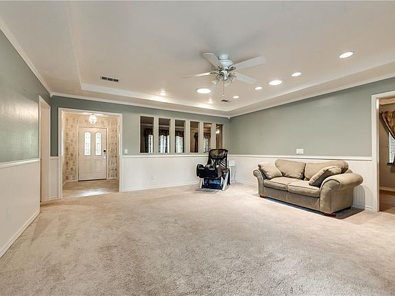 5th image of 2701 Las Palmas Ln