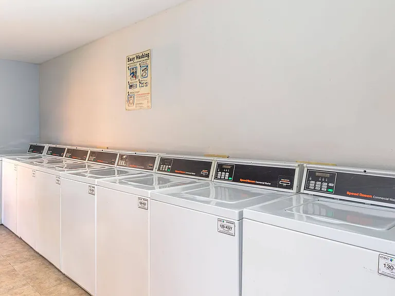 Capewood Apartments — Photo 10