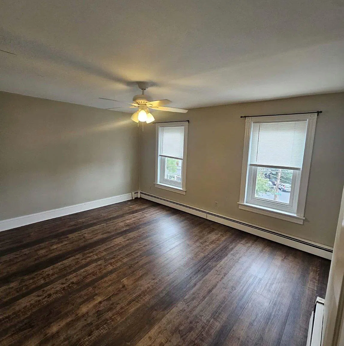 3 bed, 2.0 bath, 1050 sqft, $2,500 — Photo 3