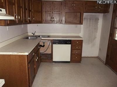 4th image of 537 Sumner St
