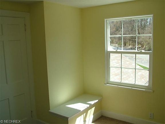 3rd image of 619 Mistletoe Ave