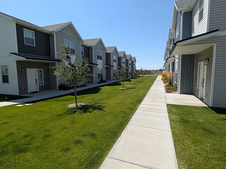 5560 Trueman #C — Photo 2
