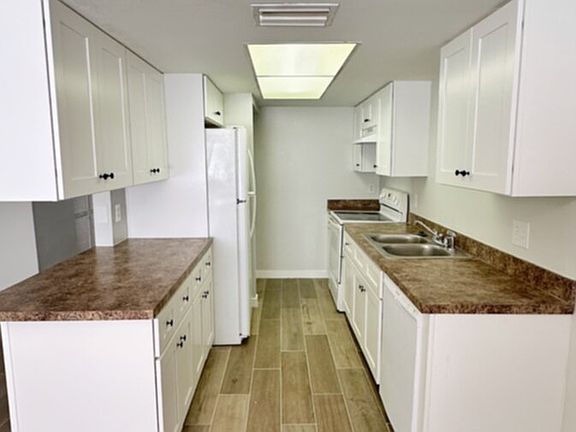 3rd image of 5004 Chiquita Blvd SW #101