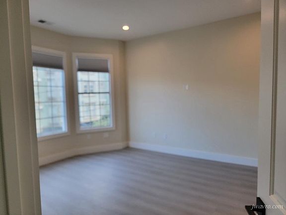 3rd image of 162 Tiffany Ave