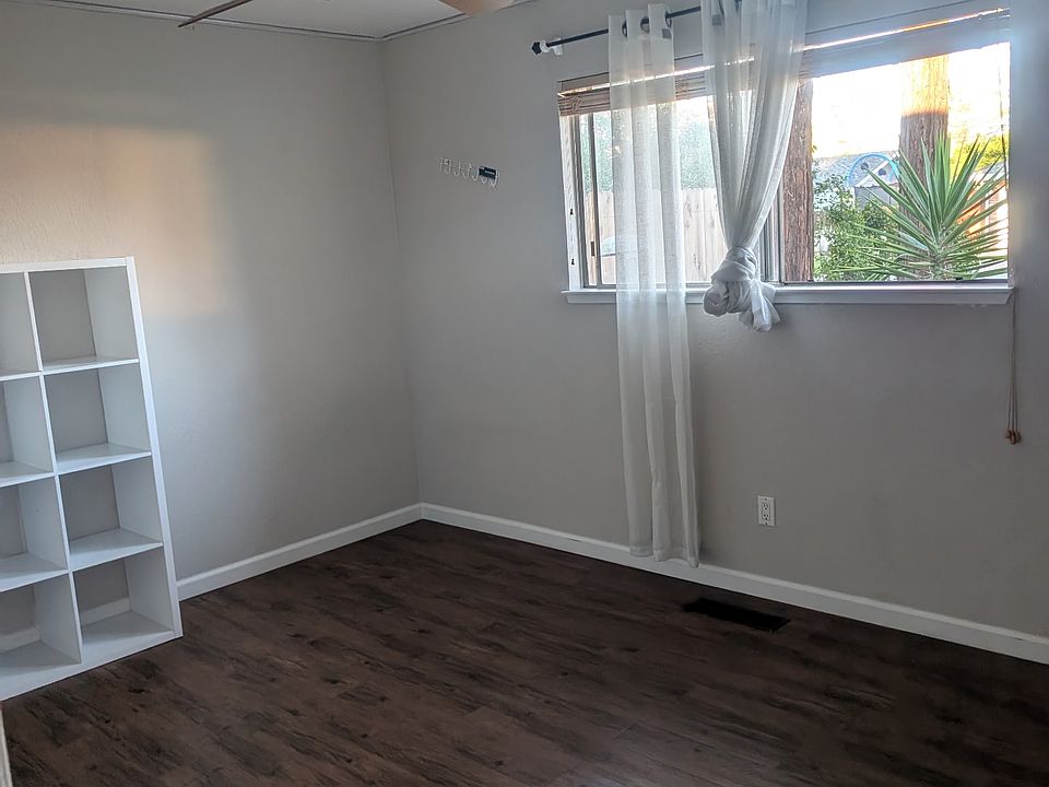 2nd image of 1505 De Ve Ave
