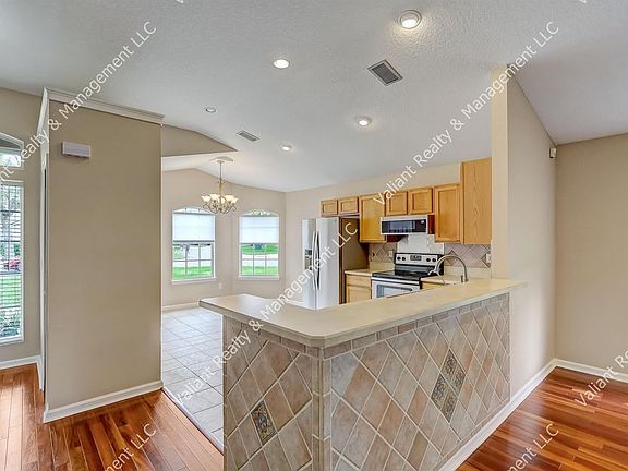5th image of 301 Twinleaf Ct