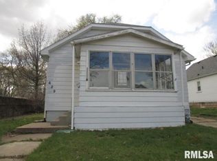 629 S 12th St, Pekin, IL 61554