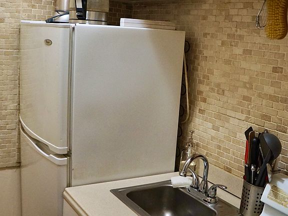 5th image of 328 E 77th St APT 3B