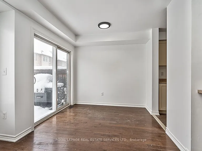 4227 Cole Cres — Photo 5