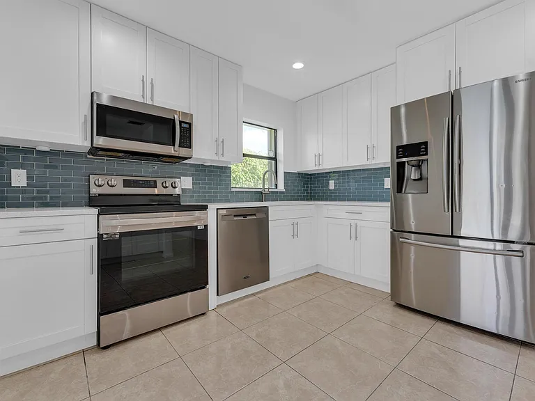 10084 Camelback Ln — Photo 5