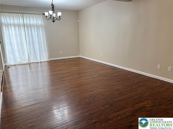 4th image of 258 Milkweed Dr