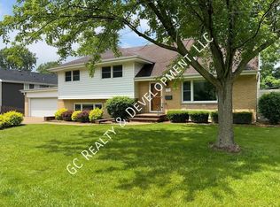 942 59th St, Downers Grove, IL 60516