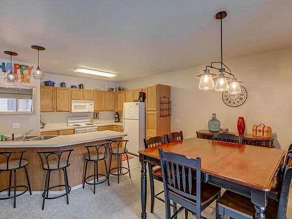 4th image of 1607 Davis Ave #G27