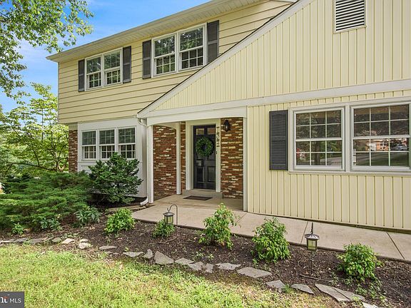 3rd image of 104 Chapel Hill Dr