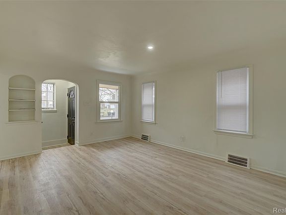5th image of 17388 Teppert St