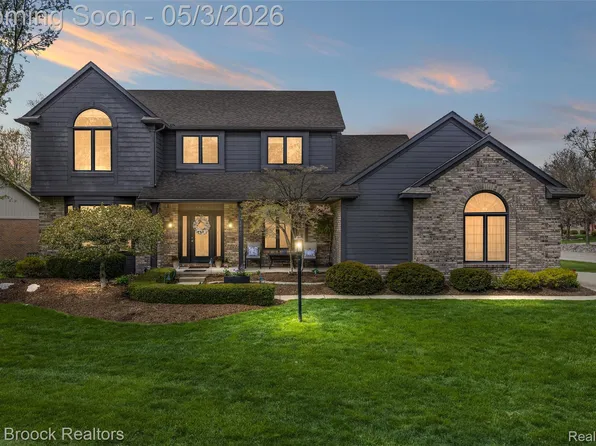 1440 Otter Dr, Rochester Hills, MI 48306