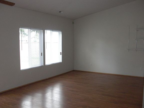 4th image of 1201 196th Street Ct E