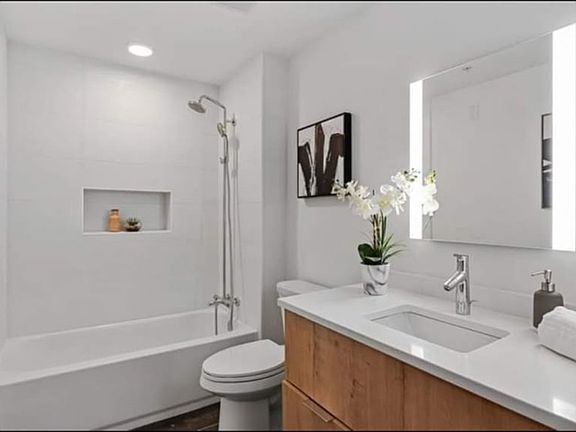 3rd image of 346 Peters St #208
