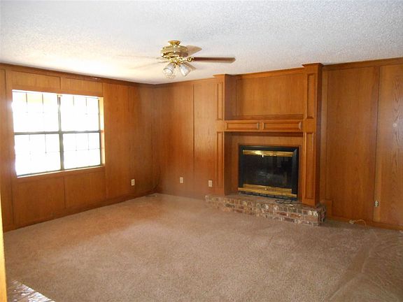4th image of 203 Memorial Dr