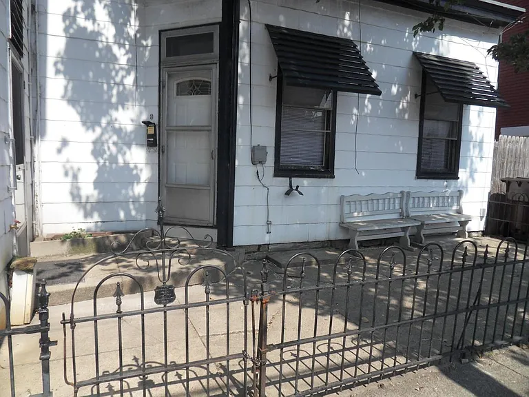 3 E 10th St — Photo 5