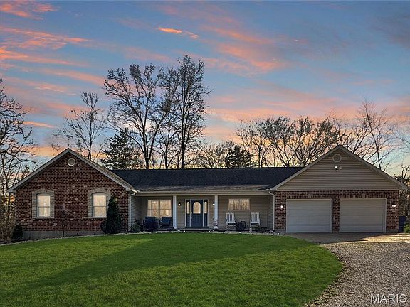 3rd image of 391 Osage Dr