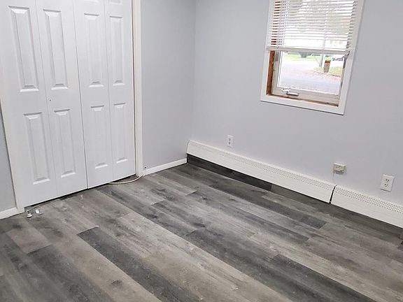 3rd image of 8 Roosevelt Ave Floor 1