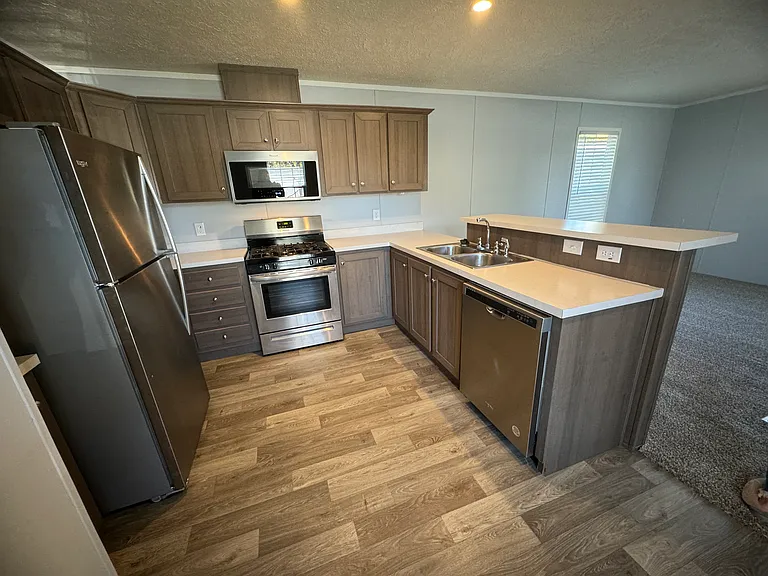 17 Pine Ave — Photo 16