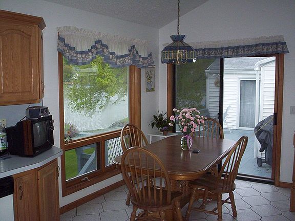 4th image of 44 Lakeside Dr