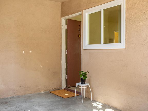 3rd image of 1908 Gardena Ave APT 4