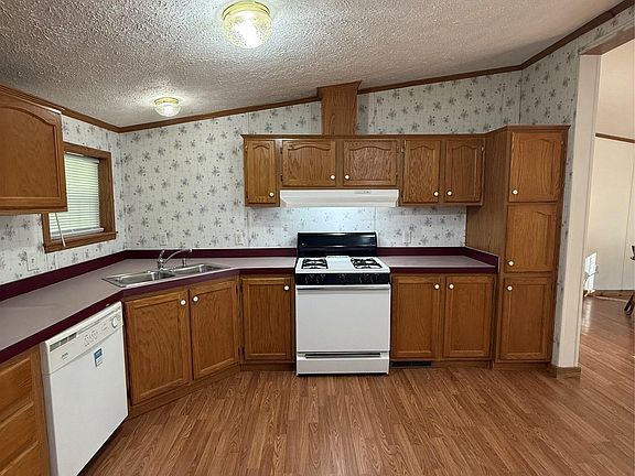 4th image of 60 Brick House Hill Road