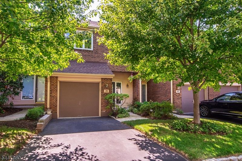 1st image of 39 Chelsea Ct