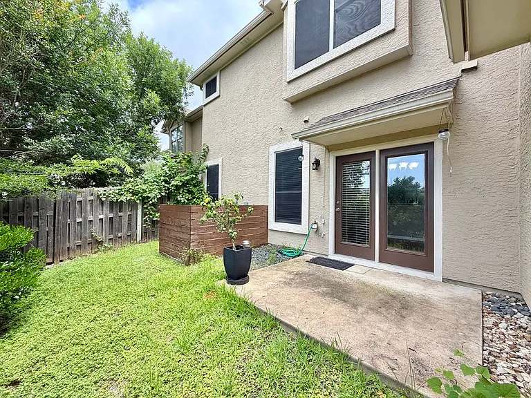 3300 Forest Creek Dr — Photo 26