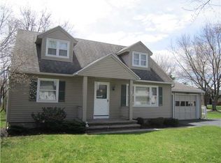 3 Silver Birch Dr, Rochester, NY 14624