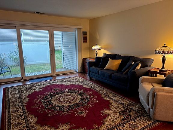 3rd image of 220 Nassau Dr #220